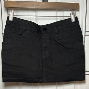 NEW H&M Classic Black Denim Skirt size 4 (fits size 2)